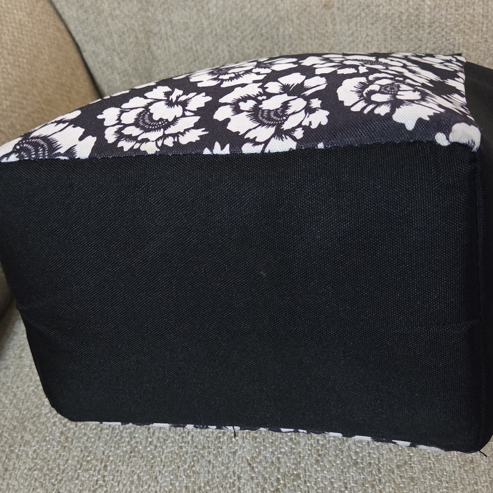 Igloo Black and White Floral Women's Bag - Picture 6 of 11
